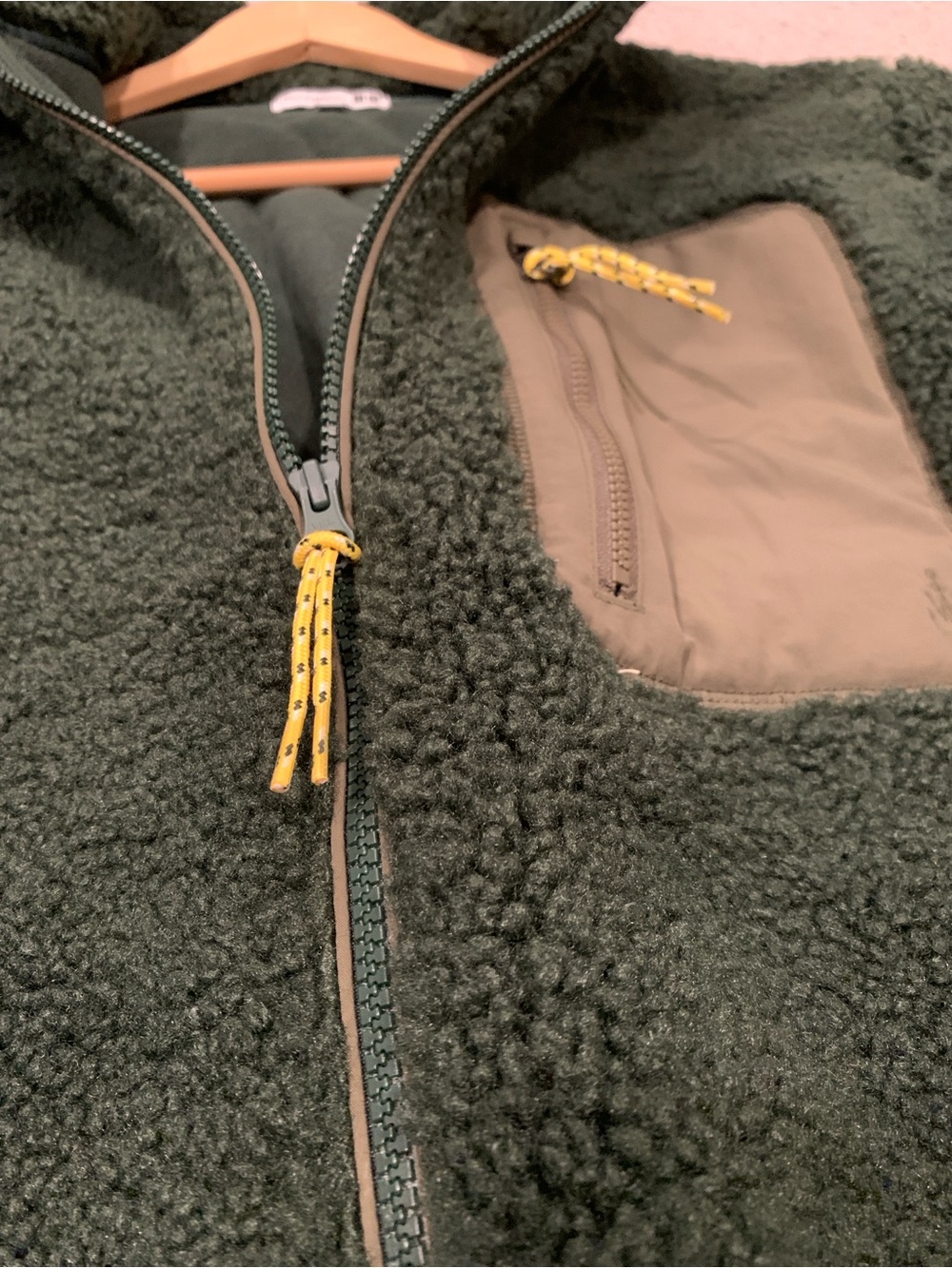 JW ANDERSON + UNIQLO Dark Green Sherpa Zip Jacket - Picture 11 of 12